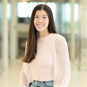 Meet Isa Herold.